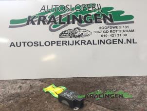 Usados Amplificador de antena Volkswagen Golf V (1K1) 1.4 FSI 16V Precio € 20,00 Norma de margen ofrecido por Autosloperij Kralingen B.V.