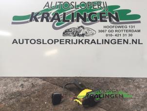 Używane Przekaznik pompy paliwa Volkswagen Golf V (1K1) 2.0 TDI 16V Cena € 40,00 Procedura marży oferowane przez Autosloperij Kralingen B.V.