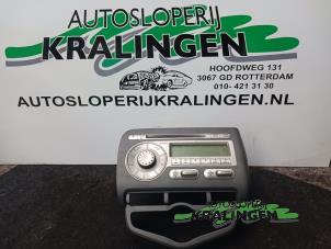 Używane Radioodtwarzacz CD Honda Jazz (GD/GE2/GE3) 1.3 i-Dsi Cena € 80,00 Procedura marży oferowane przez Autosloperij Kralingen B.V.