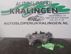 Usagé Commutateur éclairage d'urgence Citroen Berlingo 1.6 Hdi 75 Prix € 25,00 Règlement à la marge proposé par Autosloperij Kralingen B.V.