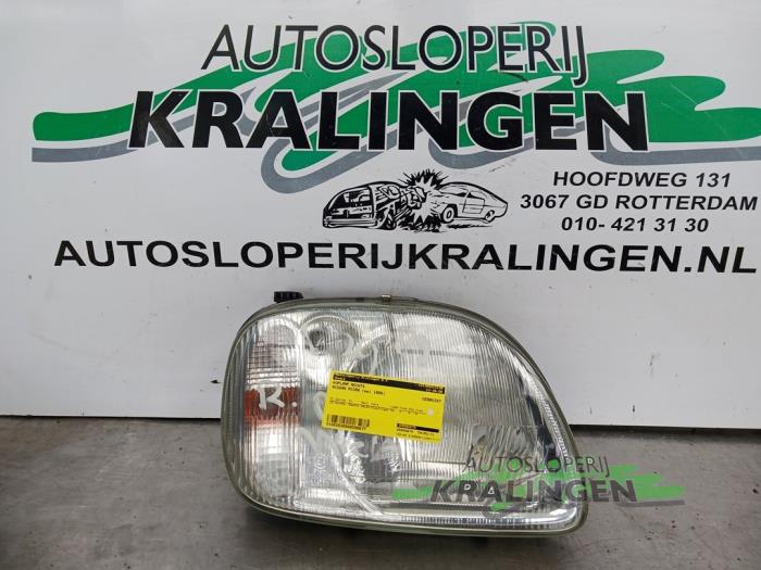 Używane Reflektor prawy Nissan Micra (K11) 1.3 LX,SLX 16V Cena € 25,00 Procedura marży oferowane przez Autosloperij Kralingen B.V.