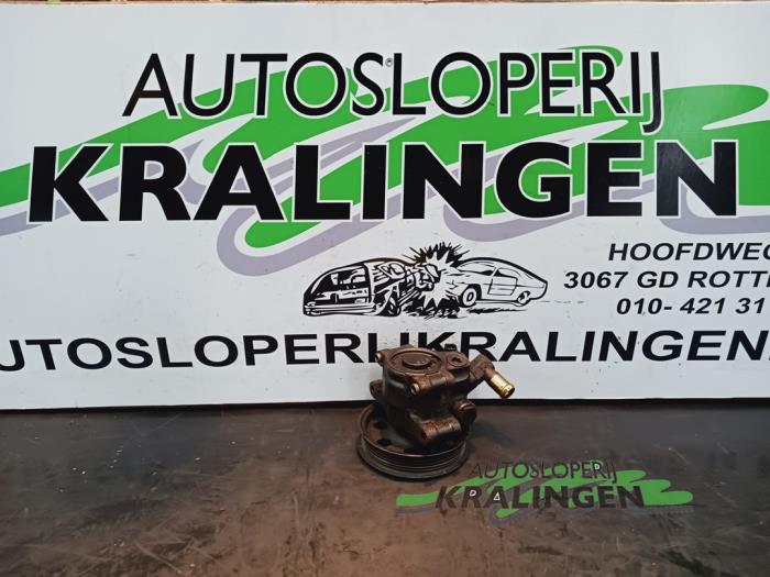 Usagé Pompe de direction Ford Focus 1 Wagon 1.6 16V Prix € 50,00 Règlement à la marge proposé par Autosloperij Kralingen B.V.