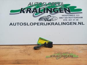 Usagé Commutateur feu clignotant Opel Corsa C (F08/68) 1.0 12V Twin Port Prix € 25,00 Règlement à la marge proposé par Autosloperij Kralingen B.V.