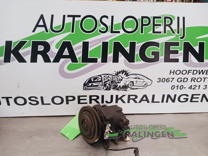 Usagé Pompe clim Daihatsu Cuore (L251/271/276) 1.0 12V DVVT Prix € 44,99 Règlement à la marge proposé par Autosloperij Kralingen B.V.