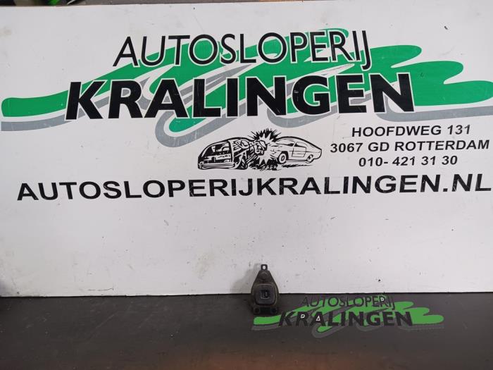 Usados Interruptor de retrovisor Mazda 2 (NB/NC/ND/NE) 1.4 16V Precio € 25,00 Norma de margen ofrecido por Autosloperij Kralingen B.V.