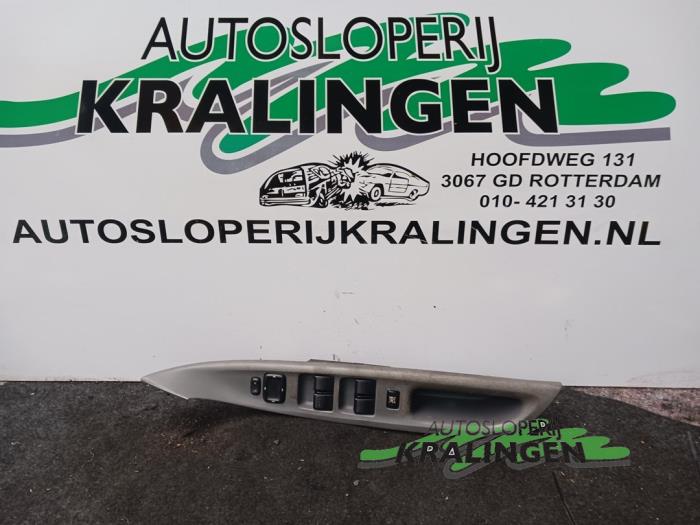 Usados Interruptor de ventanilla eléctrica Mazda 6 Sport (GG14) 1.8i 16V Precio € 50,00 Norma de margen ofrecido por Autosloperij Kralingen B.V.