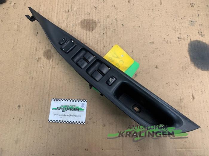Usados Interruptor de ventanilla eléctrica Mazda 6 Sportbreak (GY19/89) 2.3i 16V S-VT Precio € 50,00 Norma de margen ofrecido por Autosloperij Kralingen B.V.