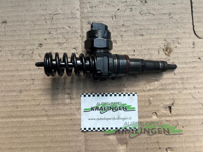 Usagé Injecteurs Volkswagen Passat (3B3) 1.9 TDI 130 Prix € 39,99 Règlement à la marge proposé par Autosloperij Kralingen B.V.