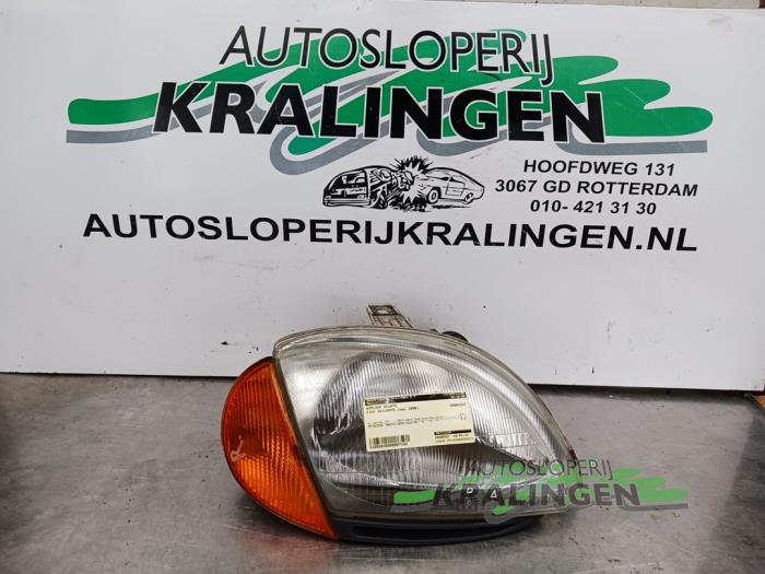 Używane Reflektor prawy Fiat Seicento (187) 0.9 SPI Cena € 25,00 Procedura marży oferowane przez Autosloperij Kralingen B.V.