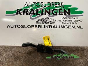 Usagé Commutateur feu clignotant Volkswagen Polo IV (9N1/2/3) 1.4 16V Prix € 40,00 Règlement à la marge proposé par Autosloperij Kralingen B.V.