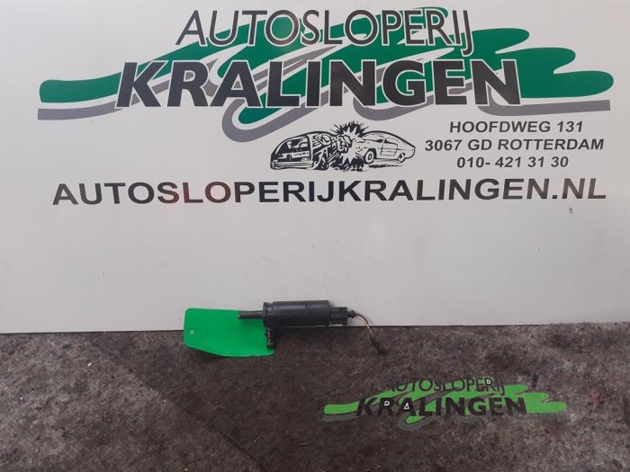 Używane Spryskiwacz reflektorów Seat Leon (1P1) 1.6 TDI 16V 105 Cena € 50,00 Procedura marży oferowane przez Autosloperij Kralingen B.V.