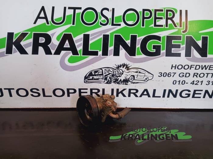 Gebruikte Pompe de direction Volkswagen Bora (1J2) 1.6 16V Prijs € 50,00 Margeregeling aangeboden door Autosloperij Kralingen B.V.