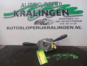 Usagé Commutateur feu clignotant Citroen Berlingo Multispace 1.6 Hdi 16V 75 Prix € 50,00 Règlement à la marge proposé par Autosloperij Kralingen B.V.