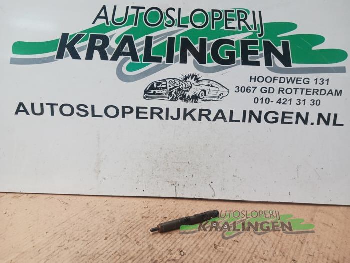 Usagé Injecteurs Renault Scénic II (JM) 1.5 dCi 100 Prix € 49,99 Règlement à la marge proposé par Autosloperij Kralingen B.V.