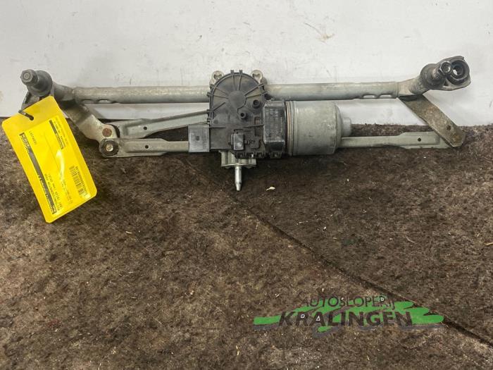 Front wiper motor from a Seat Ibiza IV (6J5) 1.2 TDI Ecomotive 2010