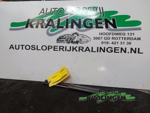 Usagé Amortisseur kit capot moteur BMW 3 serie (E46/4) 318i 16V Prix € 30,00 Règlement à la marge proposé par Autosloperij Kralingen B.V.
