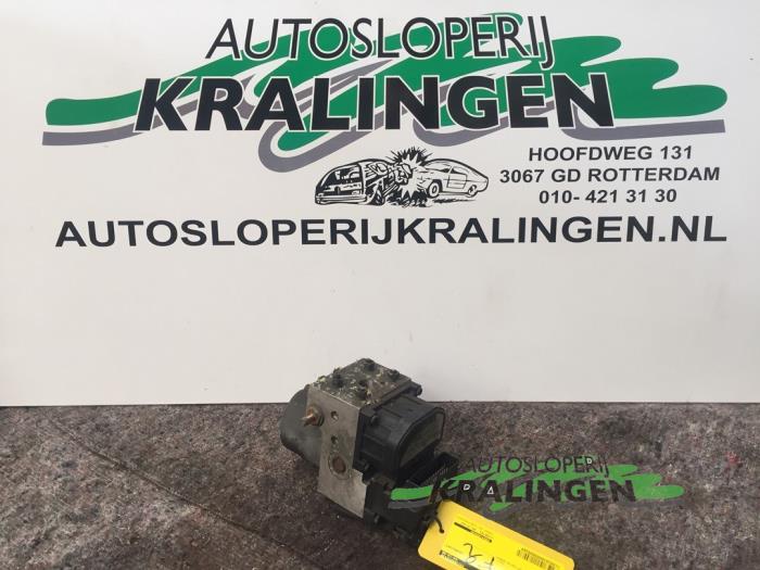 Begagnade ABS-pump Toyota Avensis (T22) 1.8 16V VVT-i Pris € 50,00 Marginaltabell erbjuds av Autosloperij Kralingen B.V.