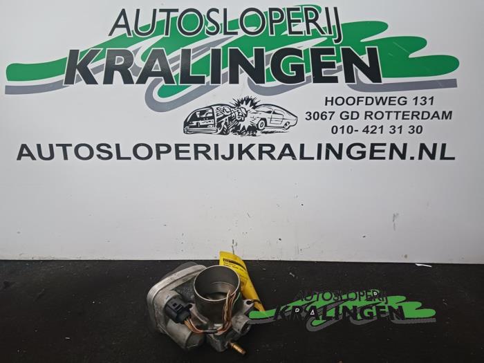 Usagé Boitier papillon Renault Scénic II (JM) 1.6 16V Prix € 35,00 Règlement à la marge proposé par Autosloperij Kralingen B.V.