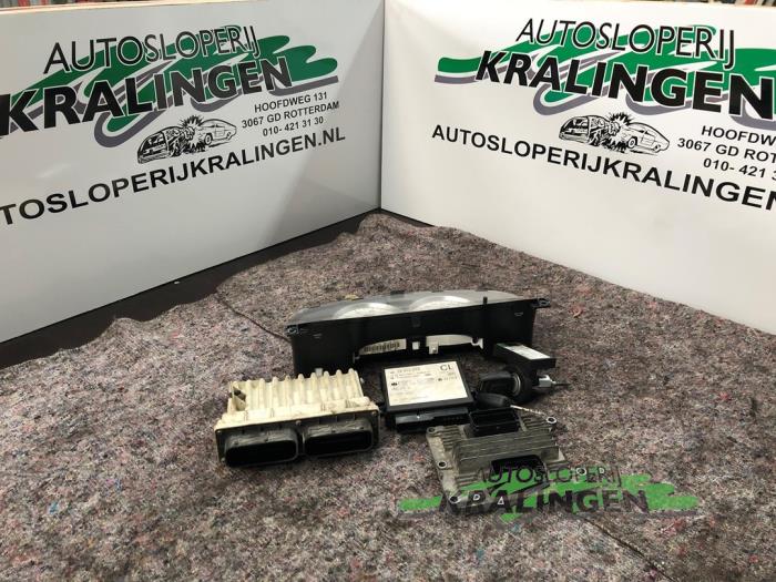Gebrauchte Schlossset Opel Astra G (F07) 2.2 16V Preis € 150,00 Margenregelung angeboten von Autosloperij Kralingen B.V.