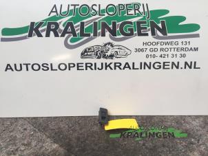 Used Electric window switch Volkswagen Polo III (6N2) 1.4 Price € 10,00 Margin scheme offered by Autosloperij Kralingen B.V.