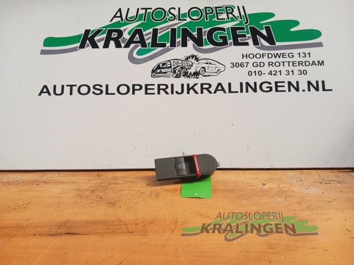 Usados Interruptor de ventanilla eléctrica Opel Astra H (L48) 1.6 16V Twinport Precio € 9,99 Norma de margen ofrecido por Autosloperij Kralingen B.V.