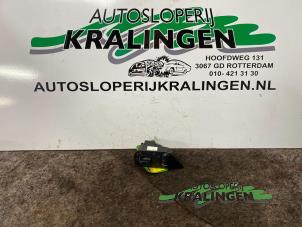 Usagé Commutateur lumière Volkswagen Caddy II (9K9A) 1.9 SDI Prix € 25,00 Règlement à la marge proposé par Autosloperij Kralingen B.V.