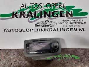 Used Radio CD player Seat Ibiza IV (6J5) 1.9 TDI 105 Price € 50,00 Margin scheme offered by Autosloperij Kralingen B.V.