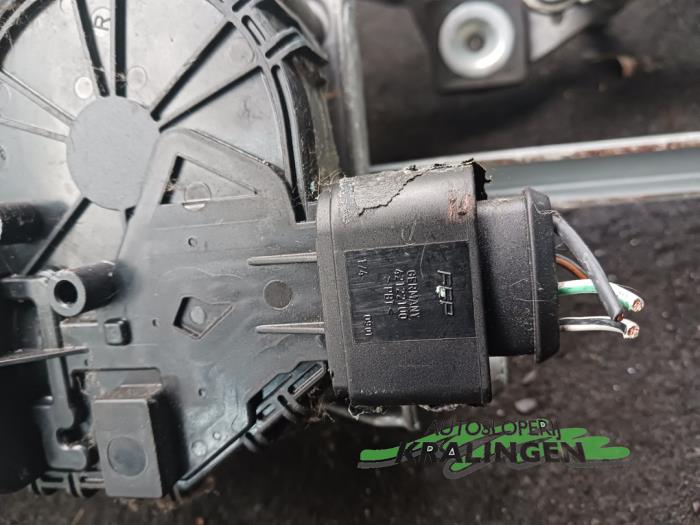 Front wiper motor from a Ford Focus C-Max 1.8 16V 2003