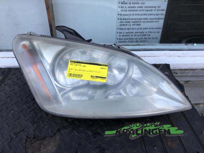 Używane Reflektor prawy Ford Focus C-Max 1.8 16V Cena € 24,98 Procedura marży oferowane przez Autosloperij Kralingen B.V.