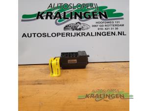 Usados Caja de fusibles Austin Mini Open (R52) 1.6 16V Cooper Precio € 50,00 Norma de margen ofrecido por Autosloperij Kralingen B.V.