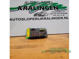 Usados Caja de fusibles Austin Mini Open (R52) 1.6 16V Cooper Precio € 50,00 Norma de margen ofrecido por Autosloperij Kralingen B.V.