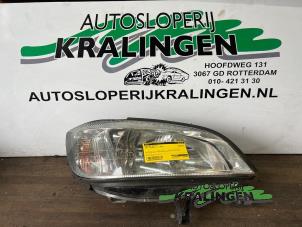 Gebrauchte Scheinwerfer rechts Opel Zafira (F75) 1.8 16V Preis € 35,00 Margenregelung angeboten von Autosloperij Kralingen B.V.