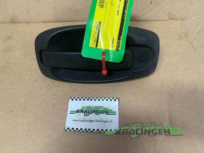 Begagnade Handtag Citroen Nemo (AA) 1.4 HDi 70 Pris € 50,00 Marginaltabell erbjuds av Autosloperij Kralingen B.V.