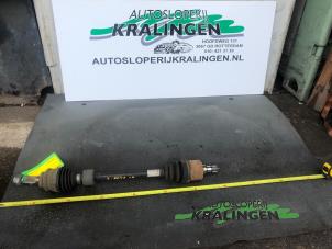 Usagé Cardan gauche (transmission) Opel Agila (A) 1.0 12V Twin Port Prix € 50,00 Règlement à la marge proposé par Autosloperij Kralingen B.V.