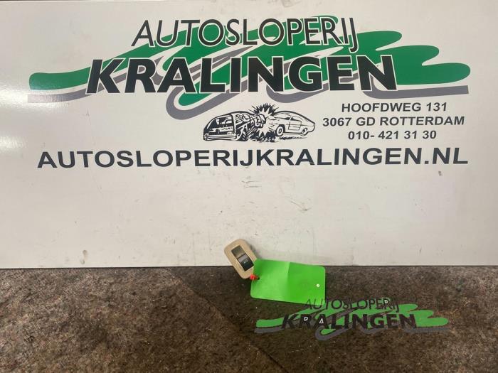 Usados Interruptor de ventanilla eléctrica Audi A2 (8Z0) 1.4 16V Precio € 9,99 Norma de margen ofrecido por Autosloperij Kralingen B.V.
