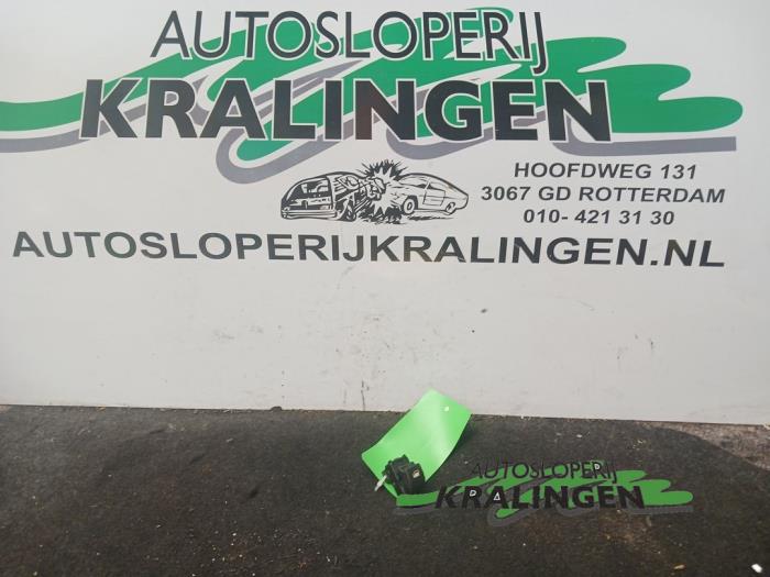 Usados Interruptor de ventanilla eléctrica Peugeot 207/207+ (WA/WC/WM) 1.6 16V VTi Precio € 9,99 Norma de margen ofrecido por Autosloperij Kralingen B.V.