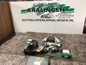 Begagnade Låsuppsättning Daihatsu Sirion 2 (M3) 1.0 12V DVVT Pris € 250,00 Marginaltabell erbjuds av Autosloperij Kralingen B.V.