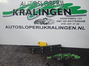 Usados Inyector (inyección de gasolina) Renault Kangoo (KC) 1.6 16V Precio € 40,00 Norma de margen ofrecido por Autosloperij Kralingen B.V.