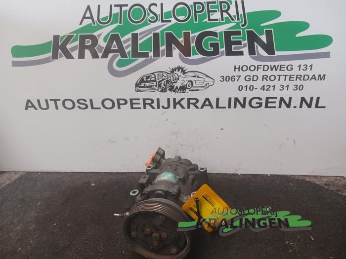 Usagé Compresseur de clim Renault Kangoo (KC) 1.6 16V Prix € 14,98 Règlement à la marge proposé par Autosloperij Kralingen B.V.