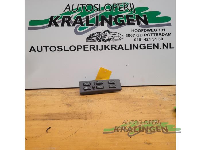 Usados Interruptor de ventanilla eléctrica Mercedes A (W168) 1.4 A-140 Precio € 50,00 Norma de margen ofrecido por Autosloperij Kralingen B.V.