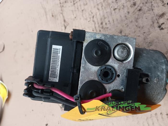 ABS-pump från en Honda Civic (EP/EU) 1.4 16V 2003