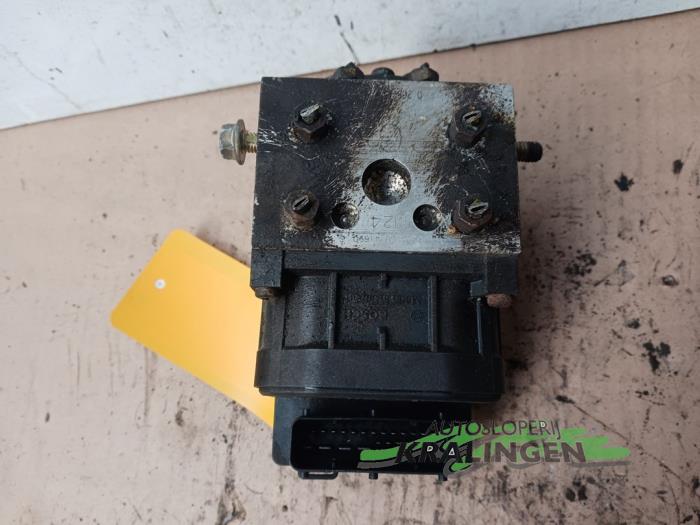 ABS-pump från en Honda Civic (EP/EU) 1.4 16V 2003