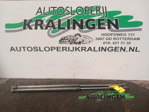 Usados Amortiguador de gas de maletero Citroen C8 (EA/EB) 2.0 16V Precio € 25,00 Norma de margen ofrecido por Autosloperij Kralingen B.V.