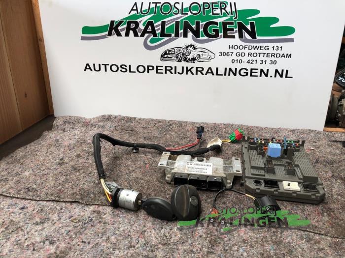 Gebrauchte Schlossset Citroen C8 (EA/EB) 2.0 16V Preis € 150,00 Margenregelung angeboten von Autosloperij Kralingen B.V.