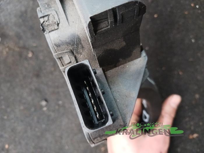 Gaspedalsensor från en Opel Corsa D 1.3 CDTi 16V ecoFLEX 2008