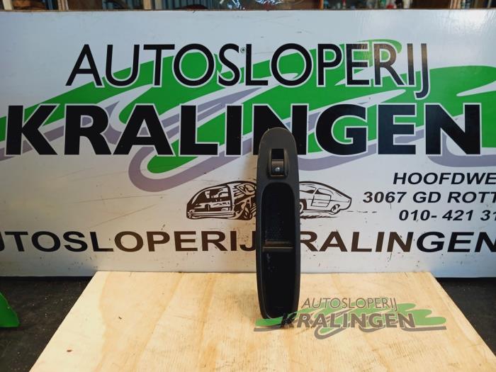 Usados Interruptor de ventanilla eléctrica Fiat Punto Evo (199) 1.3 JTD Multijet 85 16V Precio € 19,99 Norma de margen ofrecido por Autosloperij Kralingen B.V.