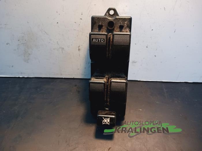 Usados Interruptor de ventanilla eléctrica Mazda 6 (GG12/82) 1.8i 16V Precio € 25,00 Norma de margen ofrecido por Autosloperij Kralingen B.V.