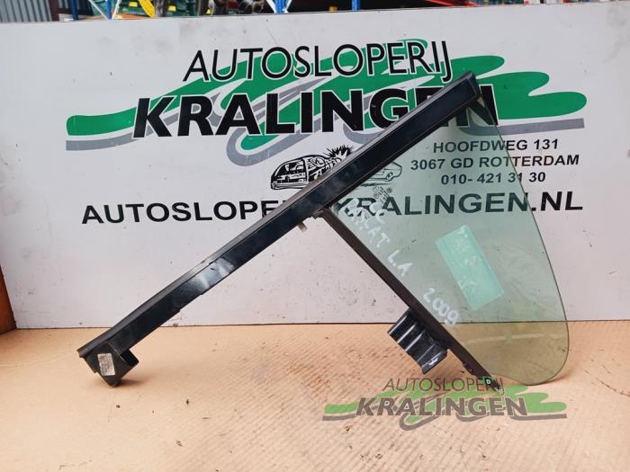 Usados Ventanilla triangular izquierda detrás Volkswagen CC (358) 2.0 TSI 16V Precio € 49,98 Norma de margen ofrecido por Autosloperij Kralingen B.V.