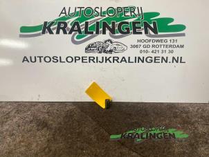 Gebrauchte Zentralverriegelung Schalter Volkswagen CC (358) 2.0 TSI 16V Preis € 10,00 Margenregelung angeboten von Autosloperij Kralingen B.V.