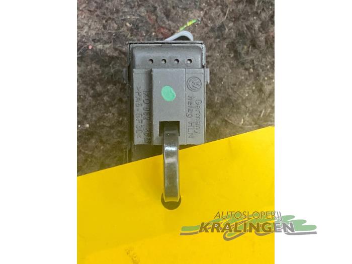 Central locking switch from a Volkswagen CC (358) 2.0 TSI 16V 2009